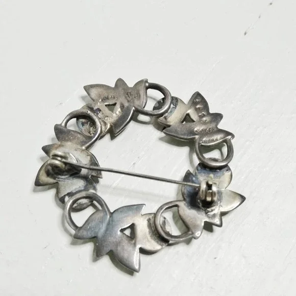 Lemon and leaves enamel circle pin. - Picture 2 of 2